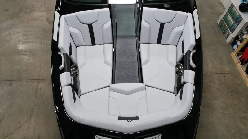 Slide: The Image of MasterCraft XT24 2026 - 28