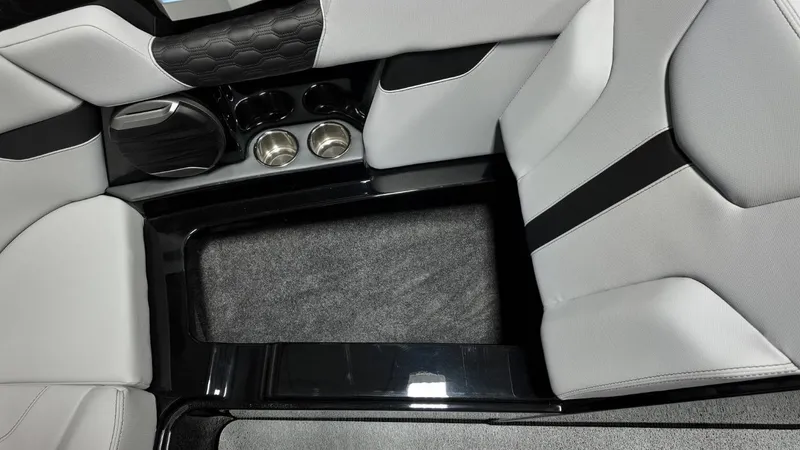 Slide: The Image of MasterCraft XT24 2026 - 32