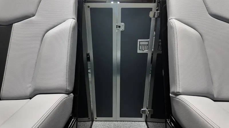 Slide: The Image of MasterCraft XT24 2026 - 38