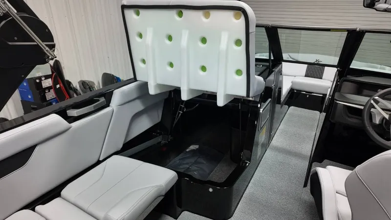 Slide: The Image of MasterCraft XT24 2026 - 65