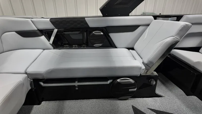 Slide: The Image of MasterCraft XT24 2026 - 68