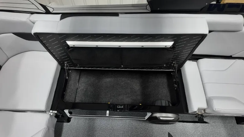 Slide: The Image of MasterCraft XT24 2026 - 70