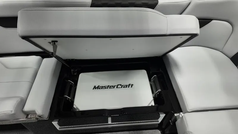 Slide: The Image of MasterCraft XT24 2026 - 81