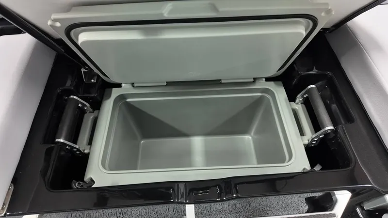 Slide: The Image of MasterCraft XT24 2026 - 82