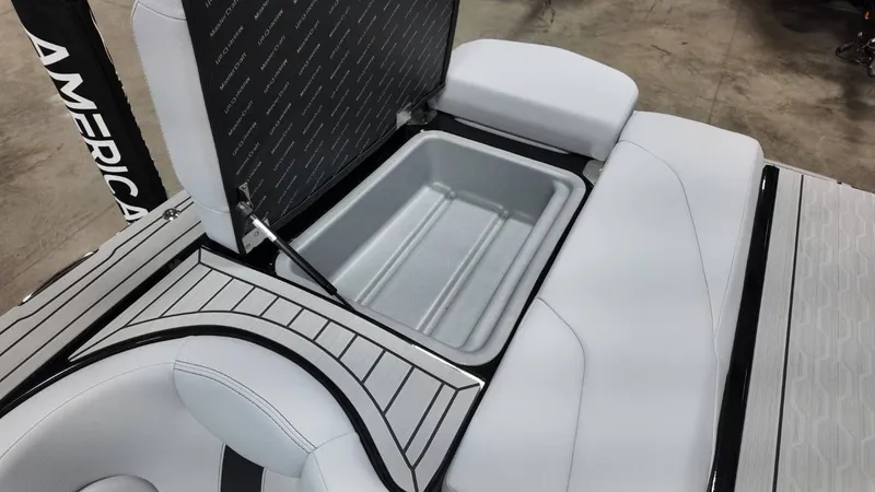 Slide: The Image of MasterCraft XT24 2026 - 97