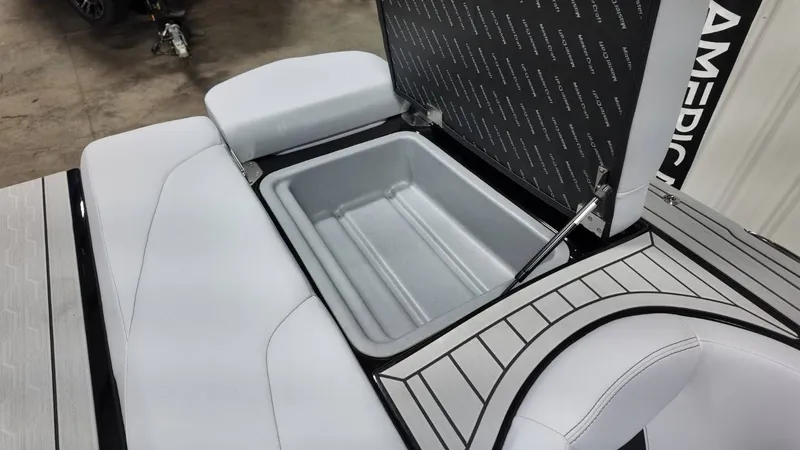 Slide: The Image of MasterCraft XT24 2026 - 99