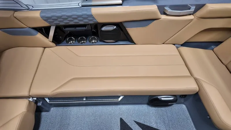 Slide: The Image of MasterCraft XT23 2026 - 52