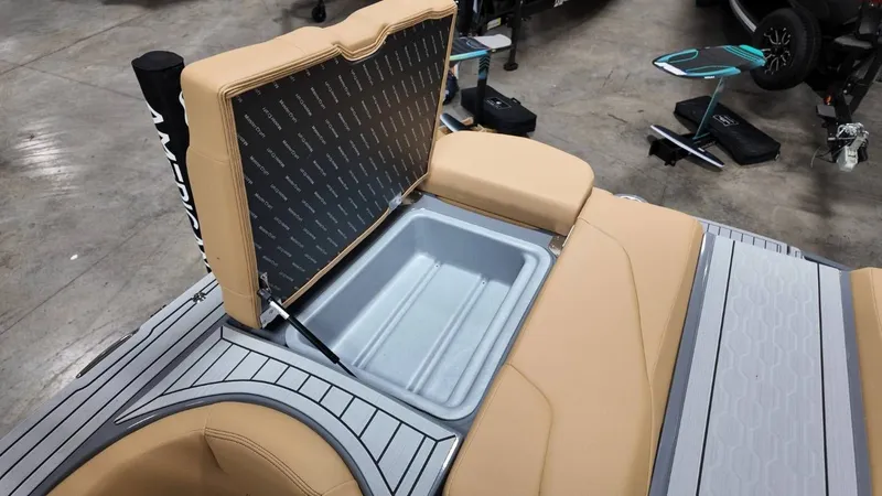 Slide: The Image of MasterCraft XT23 2026 - 69