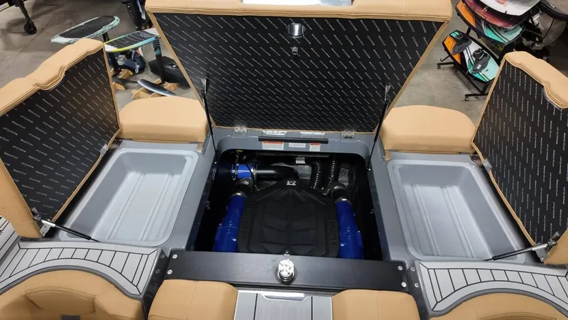 Slide: The Image of MasterCraft XT23 2026 - 70