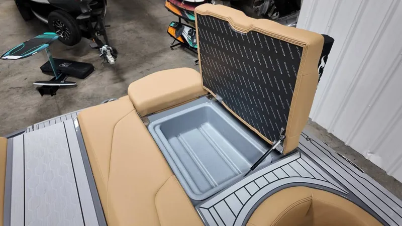 Slide: The Image of MasterCraft XT23 2026 - 73