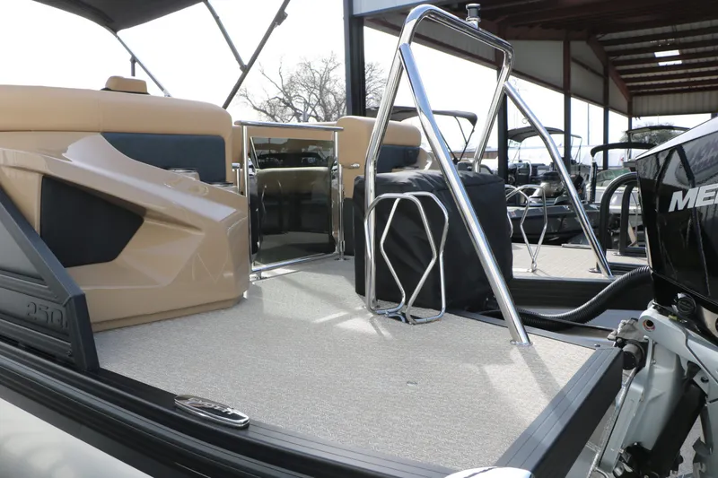 Slide: The Image of Evotti 725QL Tri Toon 2026 - 21