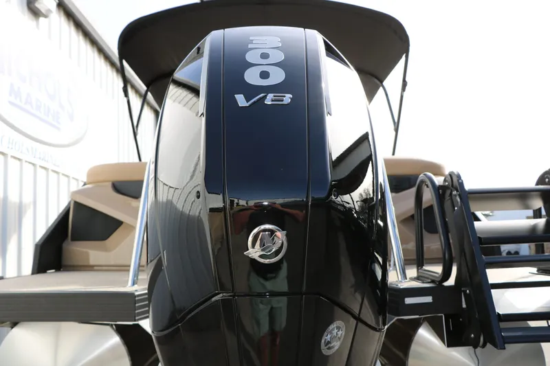 Slide: The Image of Evotti 725QL Tri Toon 2026 - 23