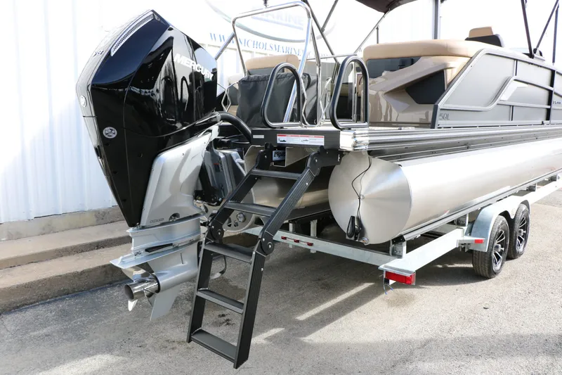 Slide: The Image of Evotti 725QL Tri Toon 2026 - 25