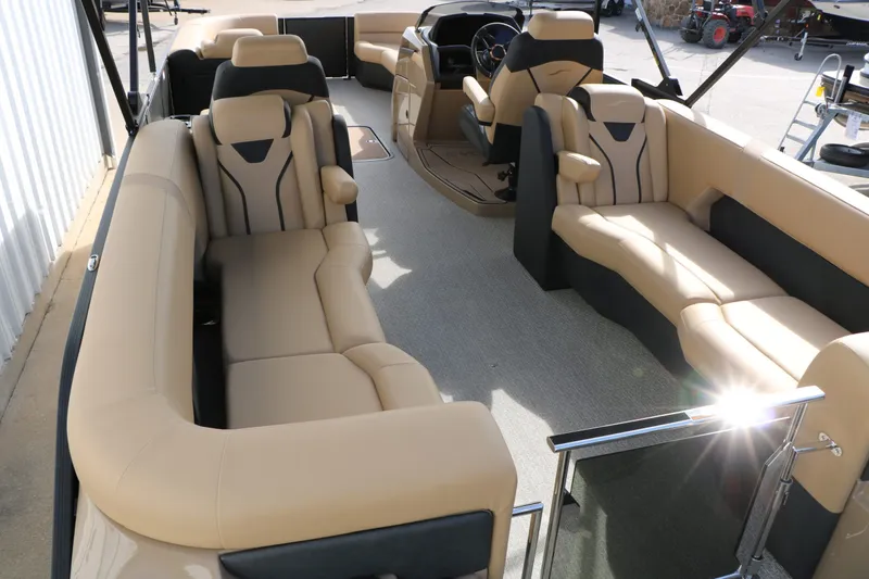 Slide: The Image of Evotti 725QL Tri Toon 2026 - 32