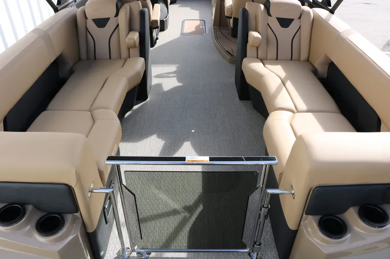 Slide: The Image of Evotti 725QL Tri Toon 2026 - 35