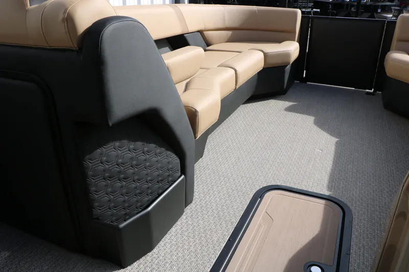 Slide: The Image of Evotti 725QL Tri Toon 2026 - 42