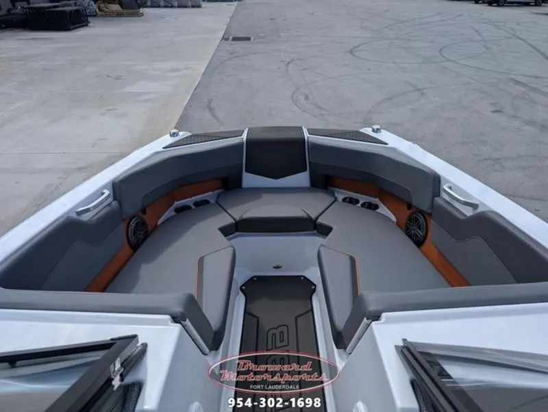 Slide: The Image of Scarab 235 LX Wake 2026 - 15