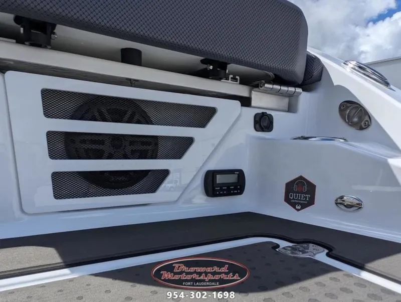 Slide: The Image of Scarab 235 LX Wake 2026 - 25