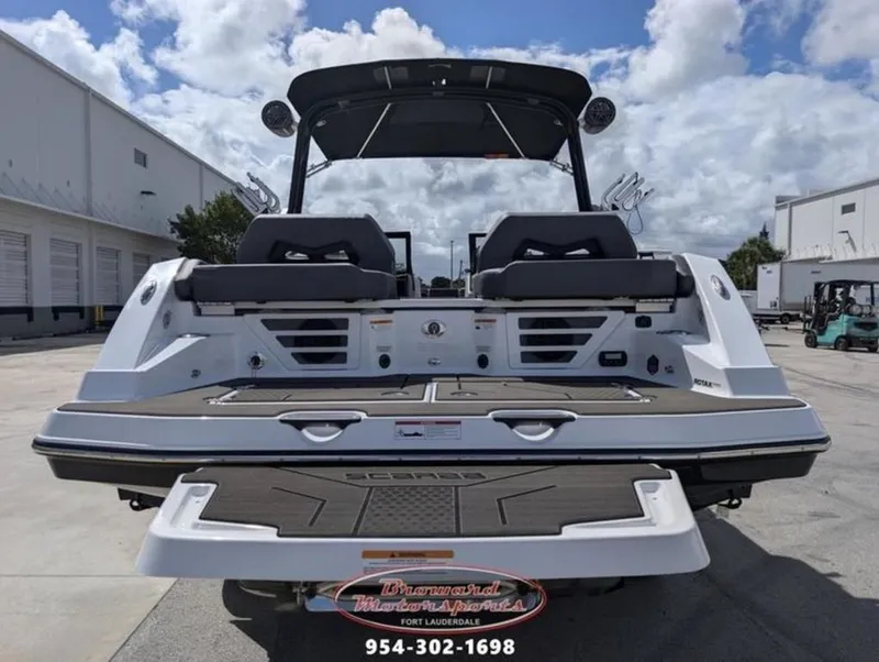Slide: The Image of Scarab 235 LX Wake 2026 - 7