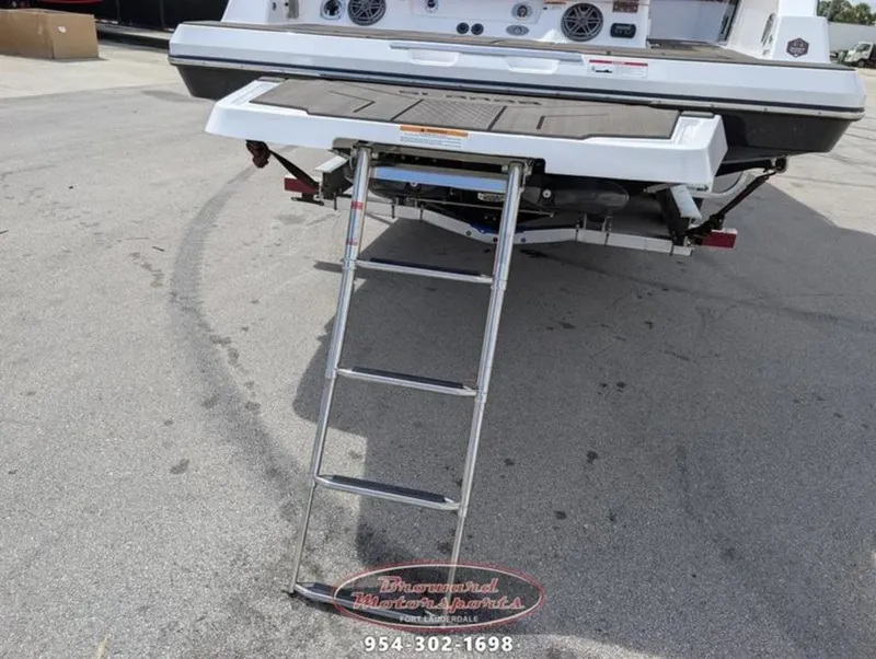 Slide: The Image of Scarab 285 LX Wake 2026 - 10