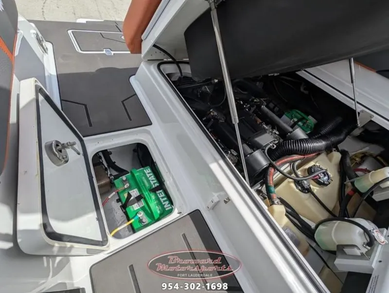 Slide: The Image of Scarab 285 LX Wake 2026 - 17