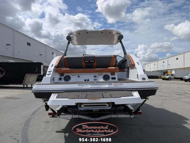 Slide: The Image of Scarab 285 LX Wake 2026 - 3