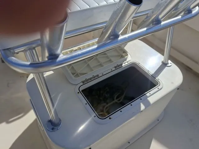 Slide: The Image of Parker Marine 21SE Center Console 2012 - 6