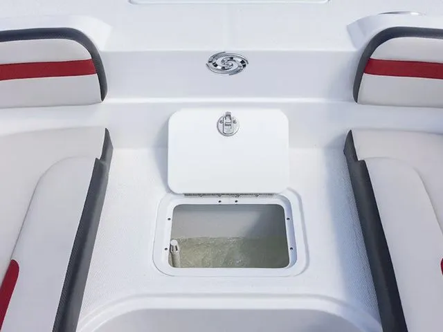 Slide: The Image of Hurricane SunDeck Sport 205 OB 2025 - 10