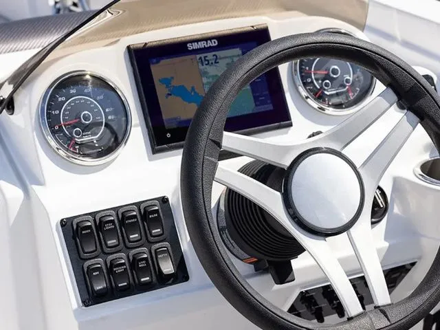 Slide: The Image of Hurricane SunDeck Sport 205 OB 2025 - 12