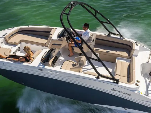 Slide: The Image of Hurricane Sundeck Sport 218 OB 2025 - 10