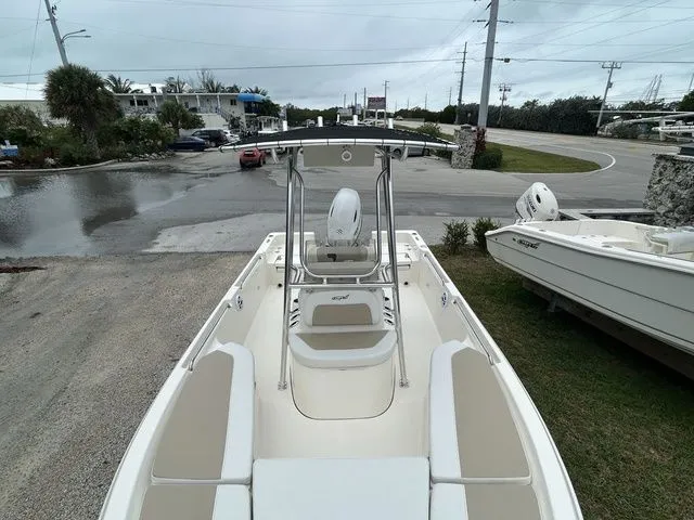 Slide: The Image of Bulls Bay 2200 XS 2026 - 11