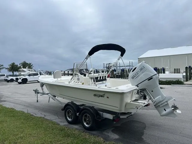 Slide: The Image of Bulls Bay 2200 XS 2026 - 12