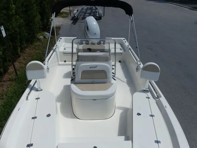 Slide: The Image of Bulls Bay 2200 XS 2026 - 13