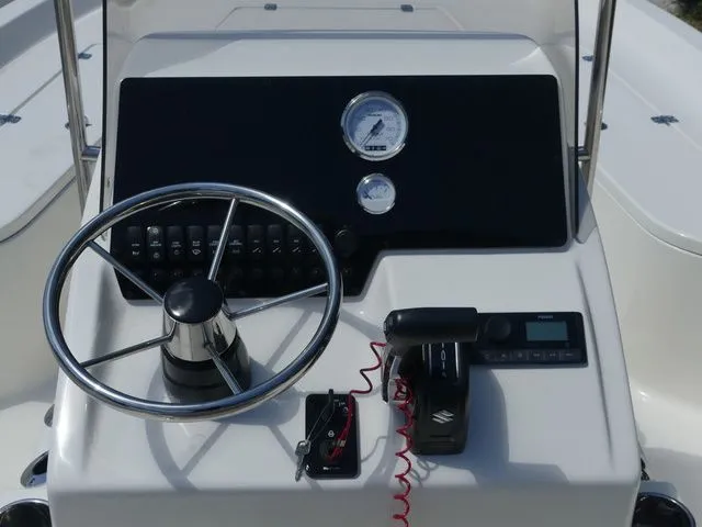 Slide: The Image of Bulls Bay 2200 XS 2026 - 17