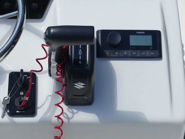 Slide: The Image of Bulls Bay 2200 XS 2026 - 18