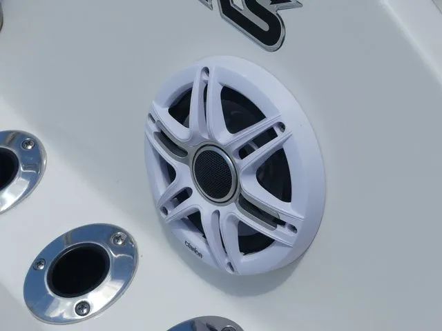 Slide: The Image of Bulls Bay 2200 XS 2026 - 21