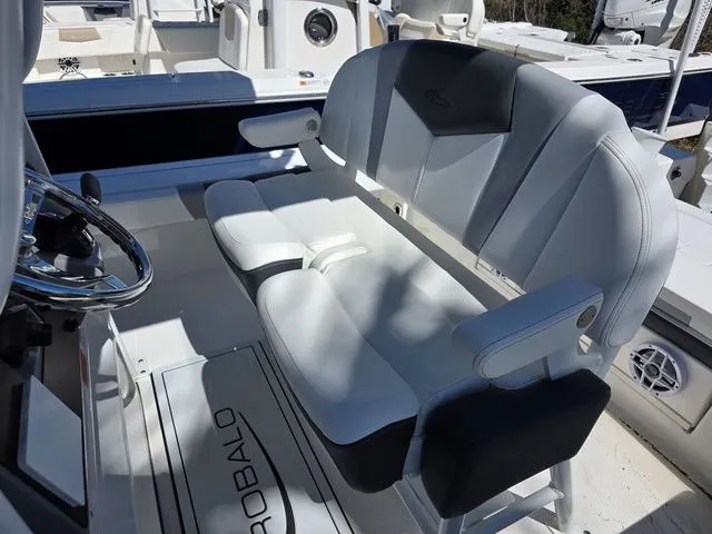 Slide: The Image of Robalo 246 Cayman 2026 - 11