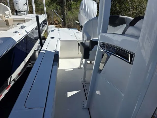 Slide: The Image of Robalo 246 Cayman 2026 - 18