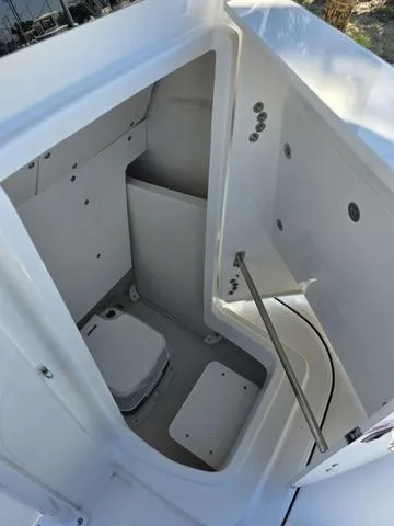 Slide: The Image of Robalo 246 Cayman 2026 - 20