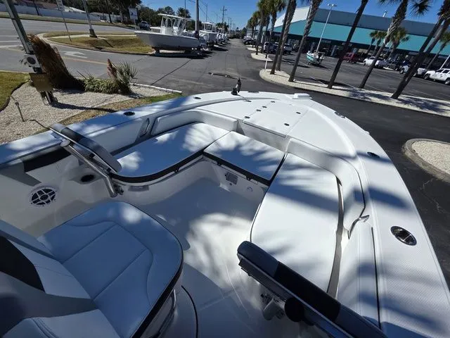 Slide: The Image of Robalo 246 Cayman 2026 - 24