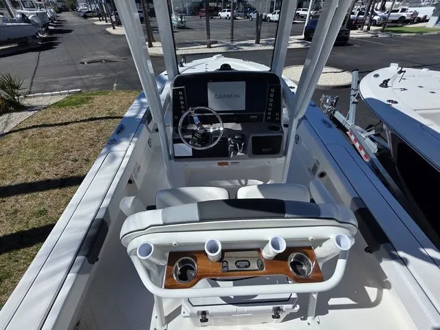 Slide: The Image of Robalo 246 Cayman 2026 - 6