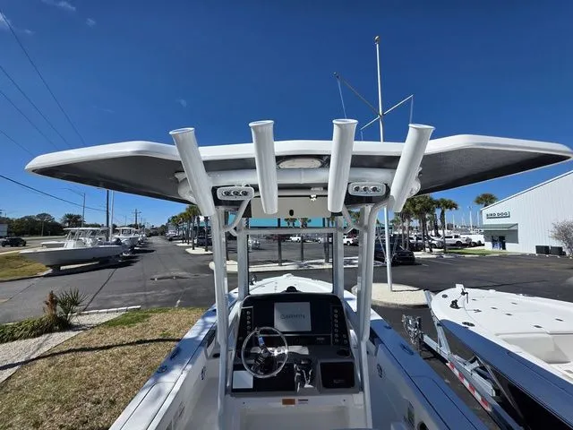 Slide: The Image of Robalo 246 Cayman 2026 - 7