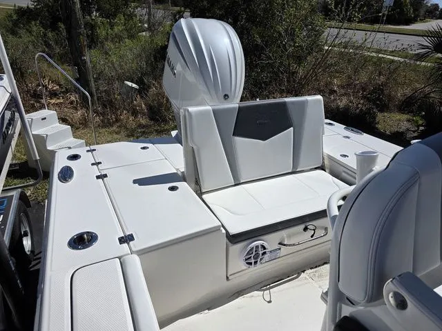 Slide: The Image of Robalo 246 Cayman 2026 - 9