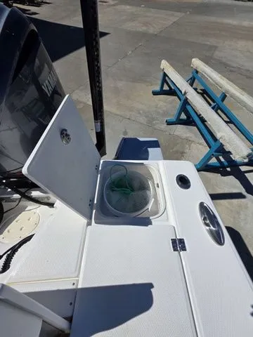 Slide: The Image of Robalo 246 Cayman 2023 - 10