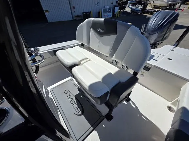 Slide: The Image of Robalo 246 Cayman 2023 - 16