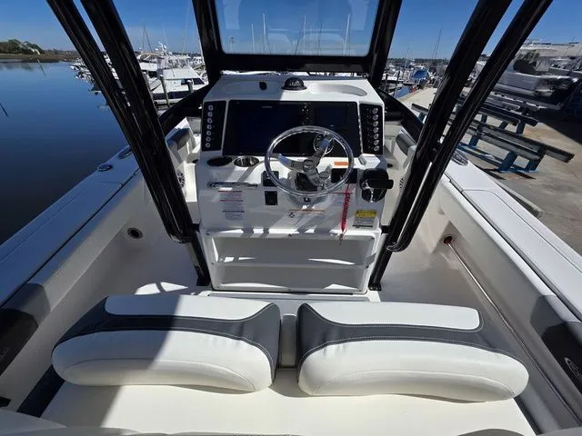 Slide: The Image of Robalo 246 Cayman 2023 - 19