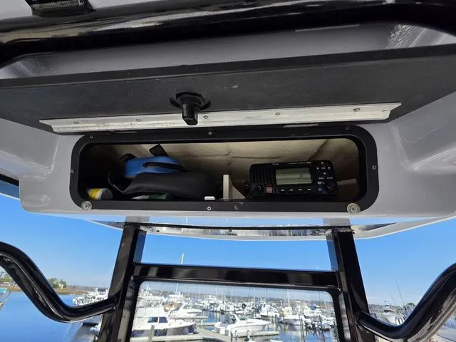 Slide: The Image of Robalo 246 Cayman 2023 - 21