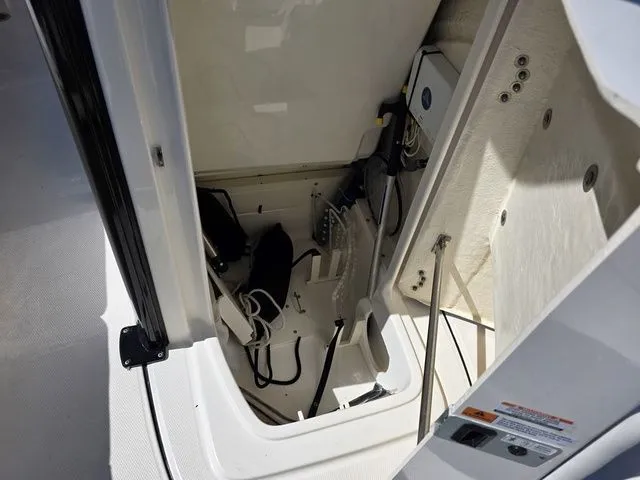 Slide: The Image of Robalo 246 Cayman 2023 - 23