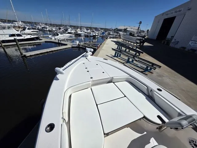 Slide: The Image of Robalo 246 Cayman 2023 - 29