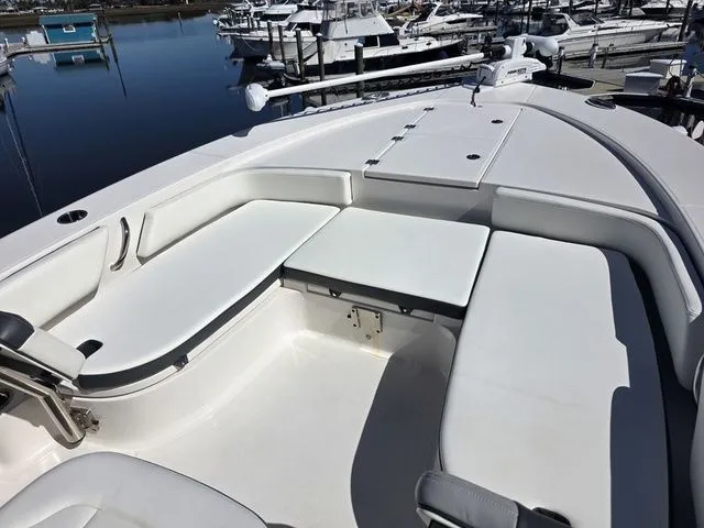 Slide: The Image of Robalo 246 Cayman 2023 - 33